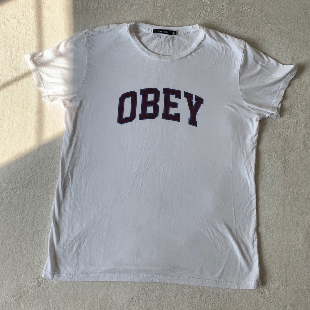Oversized obey tee